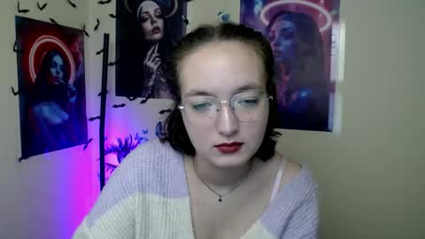 Snapshot of mistyrosee chatting on 10-15-25, 06:35 Aria online show from 10-15-25, 06:35