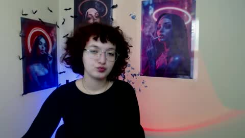 Snapshot of mistyrosee chatting on 10-19-25, 12:17 Aria online show from 10-19-25, 12:17