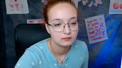 Snapshot of mistyrosee chatting on 06-12-26, 12:04 Aria online show from 06-12-26, 12:04