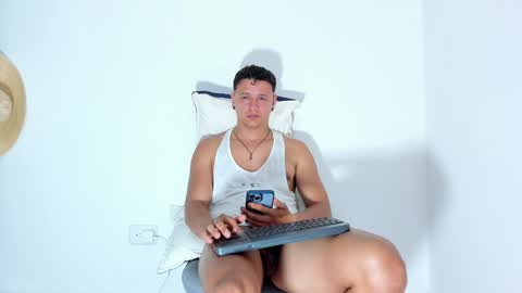 Snapshot of mitchellburns chatting on 02-08-25, 06:43 mitchell online show from 02-08-25, 06:43