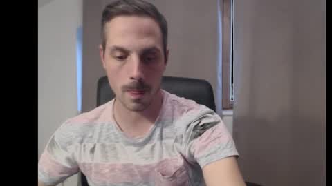 Snapshot of mitsch01 chatting on 10-05-25, 01:53 Mitsch online show from 10-05-25, 01:53