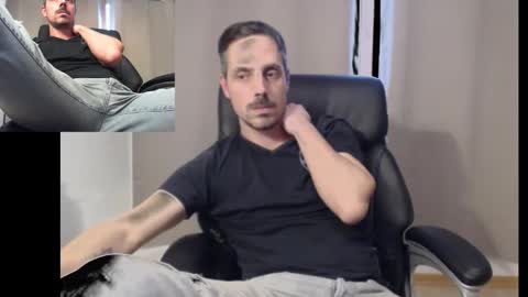 Snapshot of mitsch01 chatting on 10-11-25, 01:31 Mitsch online show from 10-11-25, 01:31