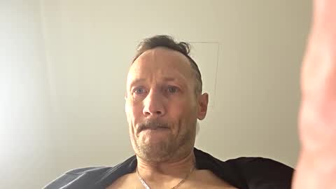 Mitzio11 online show from 12-20-25, 04:30