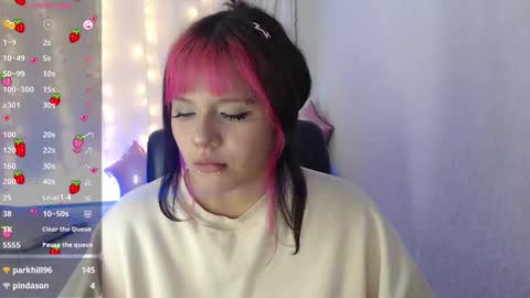 Snapshot of mixie_cute chatting on 12-14-24, 01:06 mixie_cute online show from 12-14-24, 01:06