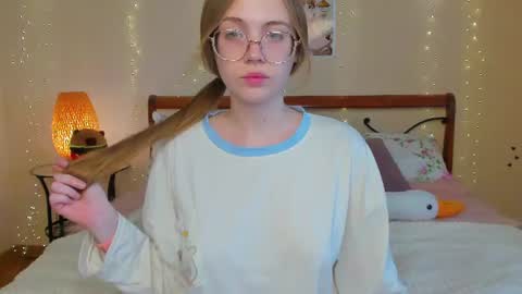 Snapshot of miya_soft chatting on 07-31-26, 01:49 Miya online show from 07-31-26, 01:49