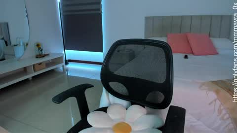 Snapshot of mmmayra_0x chatting on 04-16-26, 08:42 MAYRA online show from 04-16-26, 08:42