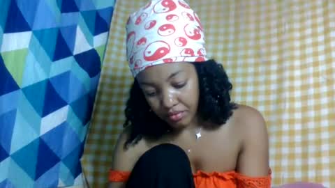 Snapshot of mmyriame chatting on 06-26-26, 01:48 mmyriame online show from 06-26-26, 01:48