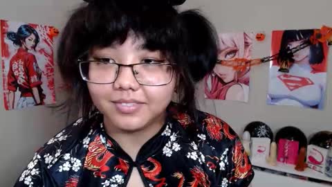 Molly online show from 10-31-25, 04:57