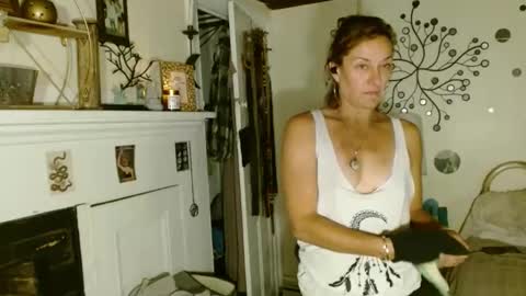 MoistKnickerChick online show from 09-22-25, 03:08