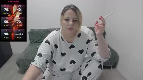 Snapshot of mojjo_erika chatting on 05-10-26, 06:29 erika online show from 05-10-26, 06:29