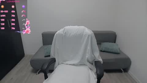 Snapshot of mojjo_erika chatting on 07-28-26, 07:37 erika online show from 07-28-26, 07:37