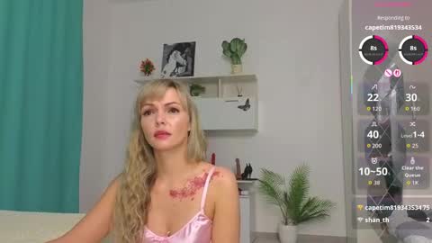 Snapshot of molliblum chatting on 10-10-25, 02:05 molliblum online show from 10-10-25, 02:05