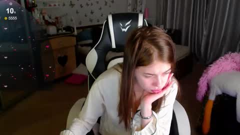 Molly Prvt is open online show from 01-13-26, 02:06