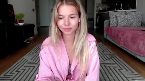 Molly online show from 06-06-26, 01:49