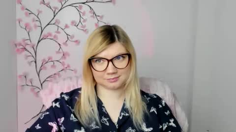 Molly online show from 12-16-25, 12:43