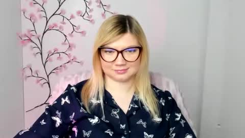 Molly online show from 12-19-25, 01:29