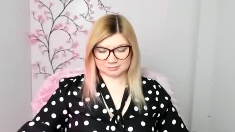 Molly online show from 01-18-26, 12:42