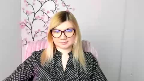 Molly online show from 02-06-26, 01:36