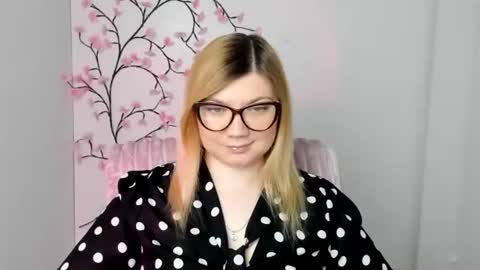 Molly online show from 04-06-26, 11:33