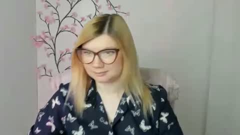 Molly online show from 05-18-26, 11:38