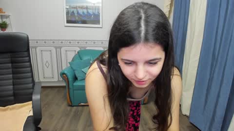 Snapshot of molly_owens chatting on 02-08-25, 04:04 Molly Owens online show from 02-08-25, 04:04