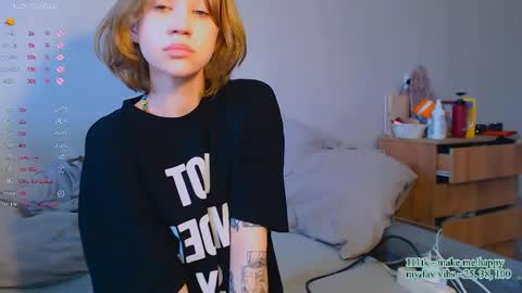 Snapshot of molly_smolly_ chatting on 05-14-26, 02:13 lo online show from 05-14-26, 02:13