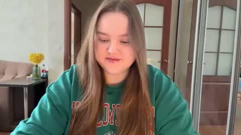 Snapshot of mollyas chatting on 04-30-26, 11:16 Alice online show from 04-30-26, 11:16