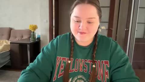 Snapshot of mollyas chatting on 05-01-26, 02:21 Alice online show from 05-01-26, 02:21