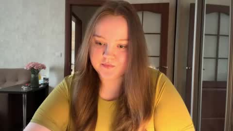 Snapshot of mollyas chatting on 06-22-26, 03:31 Alice online show from 06-22-26, 03:31