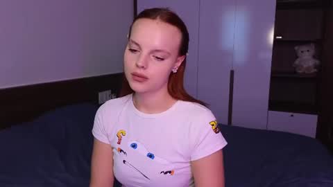 Snapshot of mollybossy chatting on 06-22-26, 03:25 Molly online show from 06-22-26, 03:25