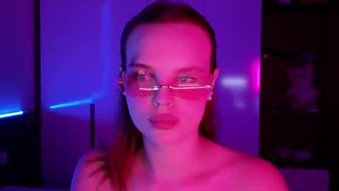 Snapshot of mollybossy chatting on 06-25-26, 12:31 Molly online show from 06-25-26, 12:31