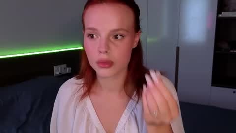 Snapshot of mollybossy chatting on 07-15-26, 01:33 Molly online show from 07-15-26, 01:33