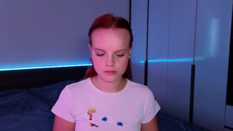 Snapshot of mollybossy chatting on 07-18-26, 01:54 Molly online show from 07-18-26, 01:54