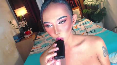 Molly online show from 11-19-25, 07:08