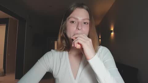 Snapshot of mollydangerous chatting on 10-29-25, 05:04 Taisha online show from 10-29-25, 05:04