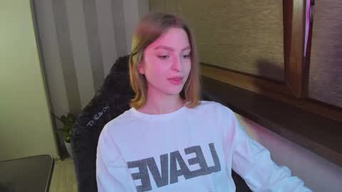 Snapshot of mollydangerous chatting on 11-10-25, 05:01 Taisha online show from 11-10-25, 05:01