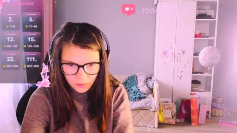  KIRA  online show from 11-13-25, 06:23