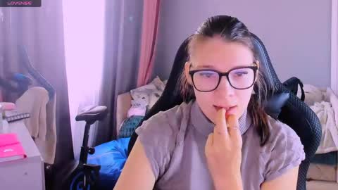  KIRA  online show from 04-27-26, 03:04