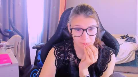  KIRA  online show from 04-29-26, 06:17