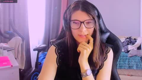  KIRA  online show from 04-30-26, 02:40