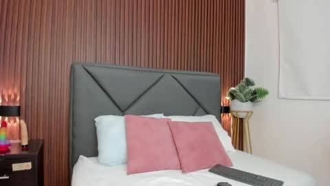 mollylove_ online show from 04-20-26, 06:42