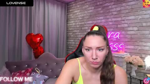 hi im Molly heregreat boobs big heart  warm pussy  online show from 02-19-25, 03:28