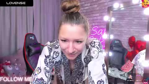 hi im Molly heregreat boobs big heart  warm pussy  online show from 03-01-25, 01:00