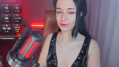 Snapshot of mollyposh chatting on 10-21-25, 04:30 Molly online show from 10-21-25, 04:30