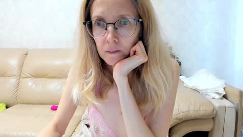 AngelMomm online show from 02-01-25, 09:21