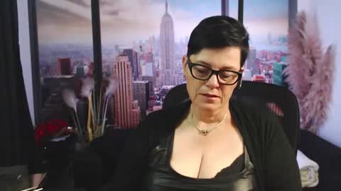 MollySun Nina Randmann online show from 10-12-25, 06:40