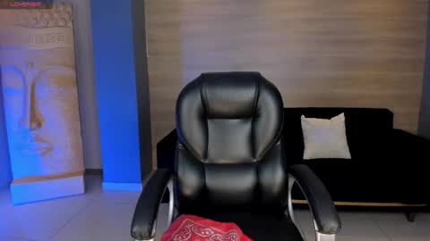 Molly Sunders online show from 10-25-25, 05:15