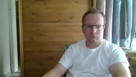 Snapshot of molnarzsolt chatting on 10-01-25, 08:42 molnarzsolt online show from 10-01-25, 08:42