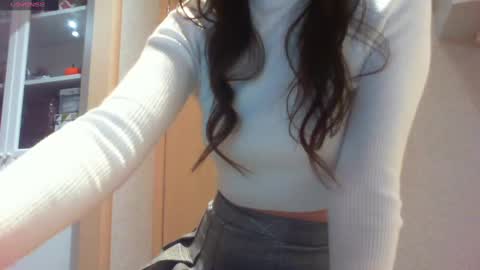 Snapshot of momentbeforedown chatting on 02-16-25, 12:19 Hailey online show from 02-16-25, 12:19