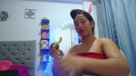 Snapshot of mommy_dulce chatting on 05-01-26, 01:54 ANDREA online show from 05-01-26, 01:54